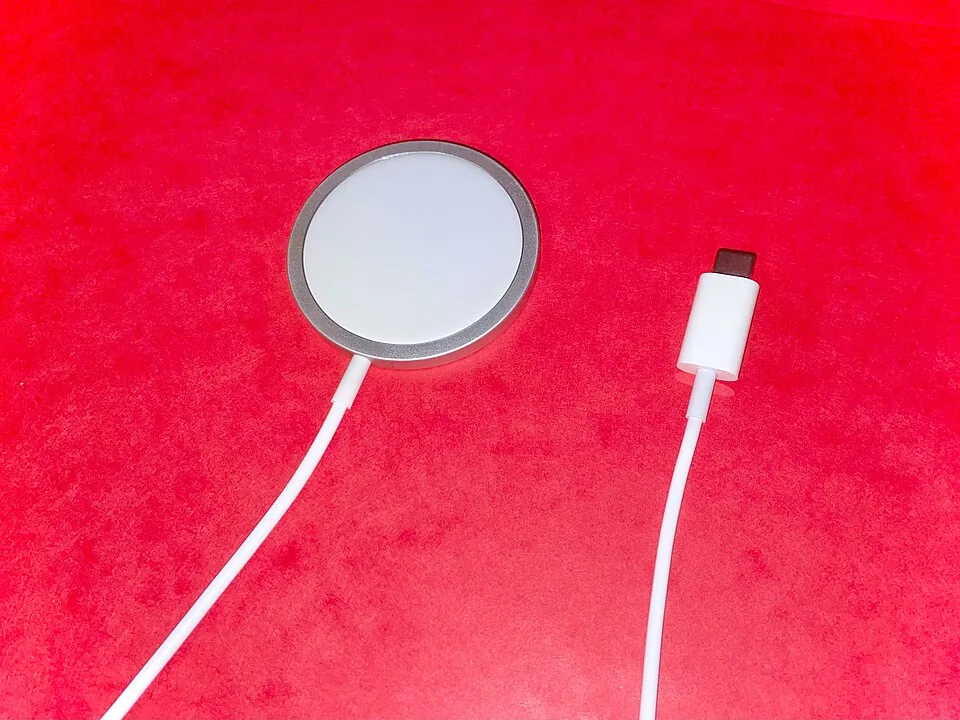 Chargeur magnétique et câble USB-C pour smartphone